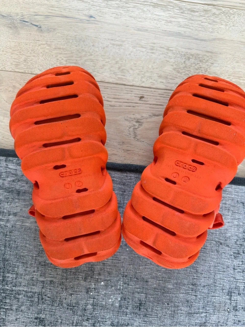 Crocs Echo Clog Orange Kids Size J2 Sport Mode Comfort Shoes